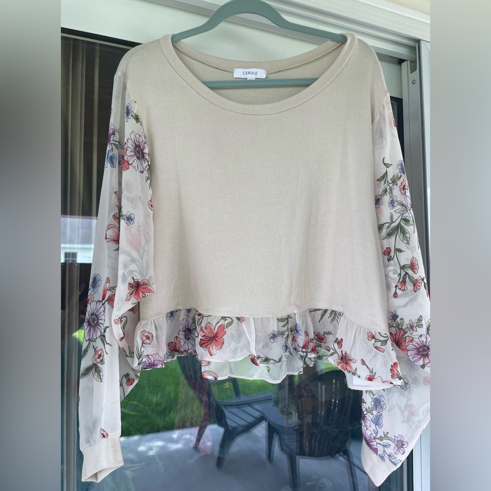 Cream Floral Sleeve Top by Cerule
Sz L . Sheer sleeve floral blue green NWT